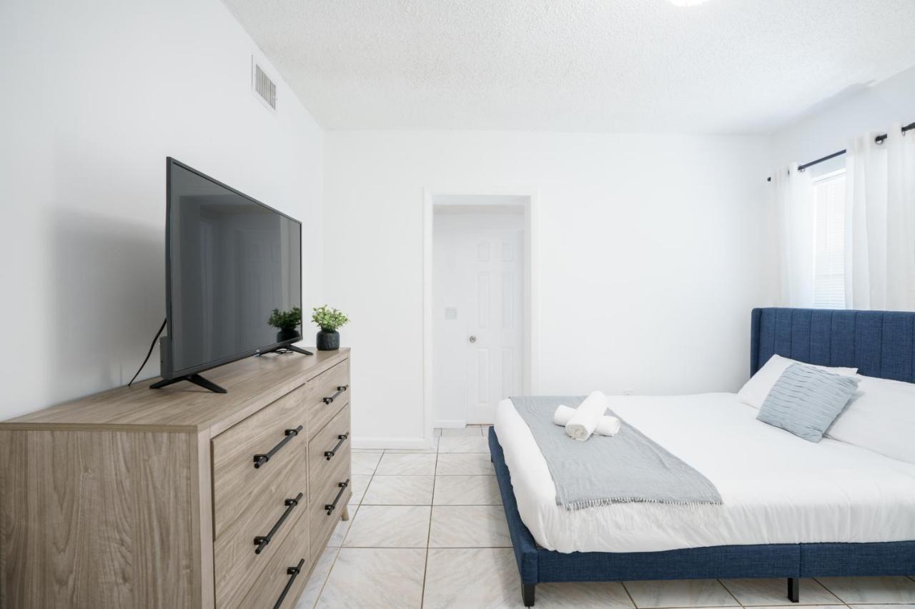 Modern 3-Bedroom In The Heart Of Wynwood Art District Майами Экстерьер фото